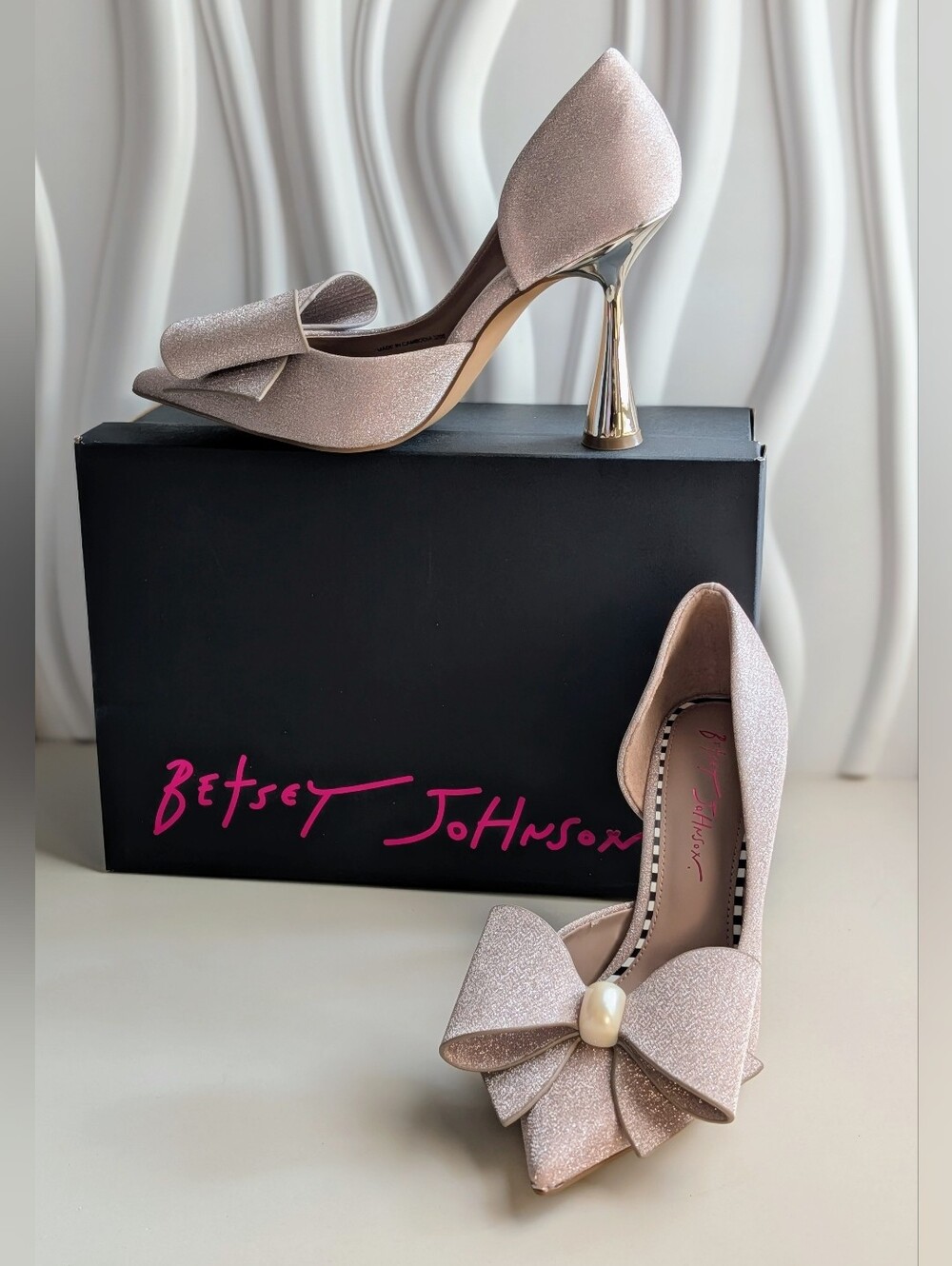 Betsey Johnson Kyliee Champagne Bow Pumps Heels NIB Size 8